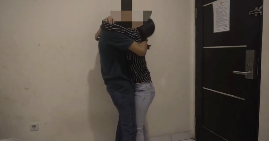 Live Barbar Viral Mamih Cantik Sefong Tiga Berondong Di Kamar Hotel