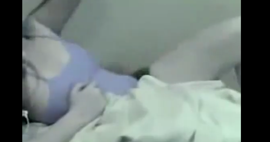 Satu Pria Tampan Di Keroyok Dua ABG Imut Yang Haus Rudal Di Alam Bebas